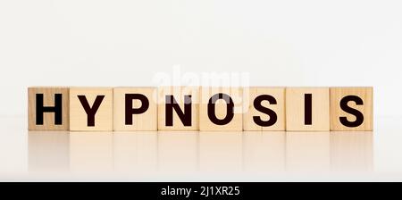 Hypnose Wort auf Holzblock geschrieben, Konzept Stockfoto
