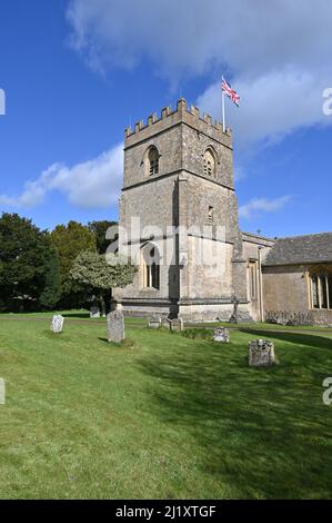 St. Michael's and All Angels Church im Dorf Guiting Power in Gloucestershire Stockfoto