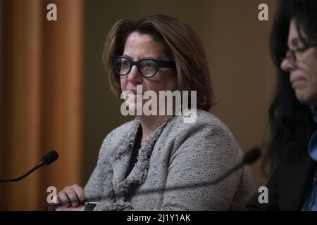 Washington, Usa. 28. März 2022. Die stellvertretende Generalanwältin Lisa Monaco spricht am Montag, den 28. März 2022, während einer Pressekonferenz zum Haushaltsantrag für das Geschäftsjahr 2023 beim US-Justizministerium in Washington, DC. Pool Foto von Tom Brenner/UPI Kredit: UPI/Alamy Live News Stockfoto