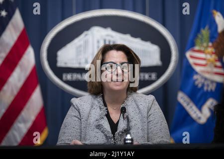 Washington, Usa. 28. März 2022. Die stellvertretende Generalanwältin Lisa Monaco spricht am Montag, den 28. März 2022, während einer Pressekonferenz zum Haushaltsantrag für das Geschäftsjahr 2023 beim US-Justizministerium in Washington, DC. Pool Foto von Tom Brenner/UPI Kredit: UPI/Alamy Live News Stockfoto