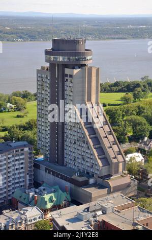 Loews Hotel Le Concorde Quebec und St Lawrence River Luftaufnahme im Sommer, Quebec City, Kanada. Stockfoto