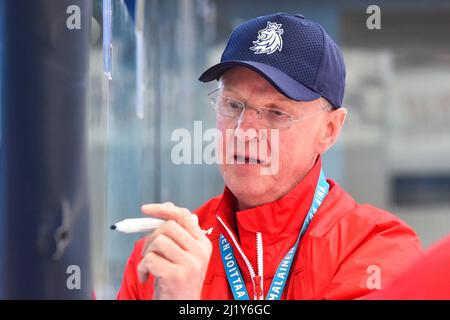 Pilsen, Tschechische Republik. 28. März 2022. Trainer Kari Jalonen nimmt am 28. März 2022 an der Ausbildung der tschechischen Eishockeymannschaft in Pilsner, Tschechien, Teil. Kredit: Miroslav Chaloupka/CTK Foto/Alamy Live Nachrichten Stockfoto