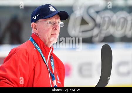 Pilsen, Tschechische Republik. 28. März 2022. Trainer Kari Jalonen nimmt am 28. März 2022 an der Ausbildung der tschechischen Eishockeymannschaft in Pilsner, Tschechien, Teil. Kredit: Miroslav Chaloupka/CTK Foto/Alamy Live Nachrichten Stockfoto