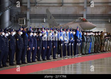 Ciampino, Italien. 28. März 2022. Ciampino International Airport (Rom), 28. März 2022 die italienische Luftwaffe feiert den 99.. Jahrestag der Gründung im 31.. Flügel von Ciampino. Auf dem Foto: Der Einsatz von Einsatzabteilungen die italienische Luftwaffe feiert ihr Gründungsjubiläum 99. im 31.-Flügel von Ciampino. Auf dem Foto: Der Einsatz von operativen Abteilungen Kredit: Independent Photo Agency/Alamy Live News Stockfoto