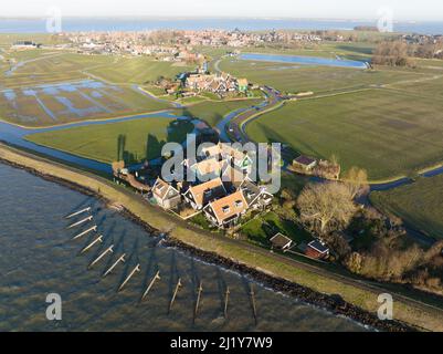 Typisch holländische Touristenattraktion altes historisches malerisches Fischerdorf auf der Halbinsel Marken, Niederlande. Europa in der Nähe von Amsterdam und Stockfoto