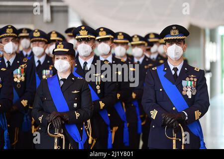 Ciampino, Italien. 28. März 2022. Ciampino International Airport (Rom), 28. März 2022 die italienische Luftwaffe feiert den 99.. Jahrestag der Gründung im 31.. Flügel von Ciampino. Auf dem Foto: Ein Moment der Zeremonie die italienische Luftwaffe feiert ihr Gründungsjubiläum 99. im 31.-Flügel von Ciampino. Auf dem Foto: Ein Moment der Zeremonie Kredit: Unabhängige Fotoagentur/Alamy Live News Stockfoto