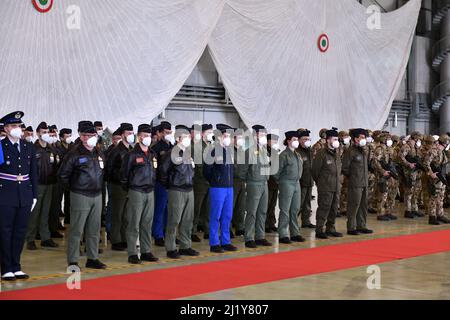 Ciampino, Italien. 28. März 2022. Ciampino International Airport (Rom), 28. März 2022 die italienische Luftwaffe feiert den 99.. Jahrestag der Gründung im 31.. Flügel von Ciampino. Auf dem Foto: Der Einsatz von Einsatzabteilungen die italienische Luftwaffe feiert ihr Gründungsjubiläum 99. im 31.-Flügel von Ciampino. Auf dem Foto: Der Einsatz von operativen Abteilungen Kredit: Independent Photo Agency/Alamy Live News Stockfoto