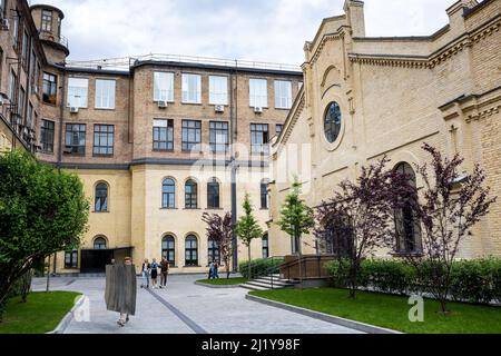 KIEW, UKRAINE - 16. Juli 2021: Kreatives Geschäftszentrum des Staates Arsenal mit luxuriösen Büros auf dem Gebiet des Renovierungsprojekts des ehemaligen Stockfoto