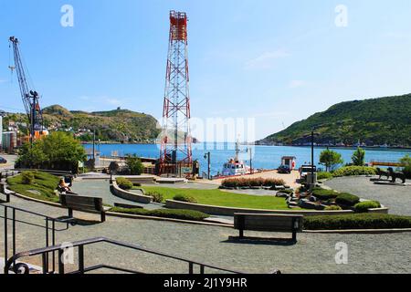 Blick auf den Harbourside Park und den St. John's Harbour Stockfoto