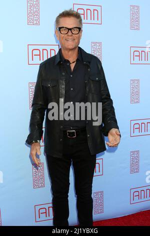 Pasadena, CA. 26. März 2022. Harry Hamlin nimmt an Pasadena Playhouse Teil und präsentiert Ann Opening Night, Pasadena Playhouse, Pasadena, CA, 26. März 2022. Kredit: Priscilla Grant/Everett Collection/Alamy Live Nachrichten Stockfoto