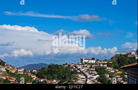 Panoramablick auf die historische Stadt Ouro Preto, Brasilien Stockfoto