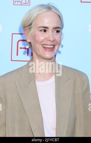 Pasadena, CA. 26. März 2022. Sarah Paulson präsentiert Ann Opening Night, Pasadena Playhouse, Pasadena, CA, 26. März 2022. Kredit: Priscilla Grant/Everett Collection/Alamy Live Nachrichten Stockfoto