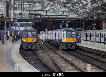 Nördliche Züge der Baureihe 319 mit elektrischen Triebzügen 319376 / 319377 am Bahnhof Liverpool Lime Street Stockfoto