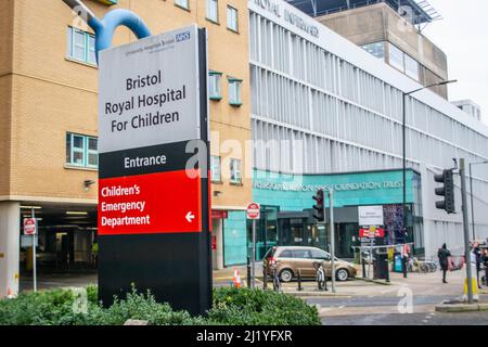 BRISTOL, ENGLAND - 15. Januar 2022: Bristol Royal Hospital for Children Exterior Stockfoto