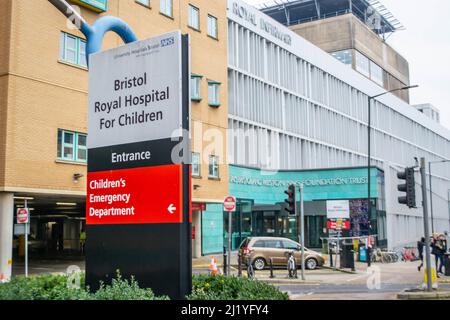 BRISTOL, ENGLAND - 15. Januar 2022: Bristol Royal Hospital for Children Exterior Stockfoto