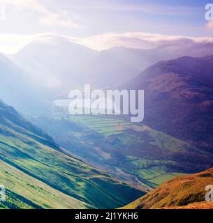 Blick auf den Fuß des Kirkstone Pass und Brothers Water, Blick von oben auf Angle Tarn Fells, Januar, Patterdale Lake District National Park Stockfoto