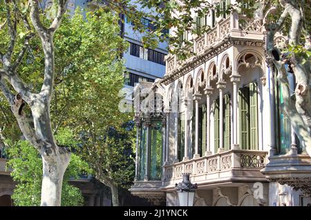 Barcelona, die kosmopolitische Hauptstadt der spanischen Region Katalonien, ist vor allem für seine Kunst und Architektur bekannt. Stockfoto