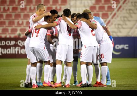 DOHA, KATAR - 27. MÄRZ: Das Tahiti-Team während des Qualifikationsspiels der FIFA Fußball-Weltmeisterschaft Katar 2022 zwischen Neuseeland und Tahiti im Grand Hamad Stadium am 27. März 2022 in Doha, Katar. (Foto nach MB-Medien) Stockfoto