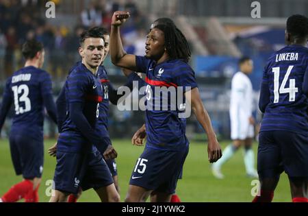 Yasser Larouci aus Frankreich feiert sein Ziel während des Freundschaftsspiels „International Under 21“ zwischen Frankreich und Nordirland am 28. März 2022 im Stade de L'Epopée in Calais, Frankreich - Foto Jean Catuffe / DPPI Credit: DPPI Media/Alamy Live News Stockfoto