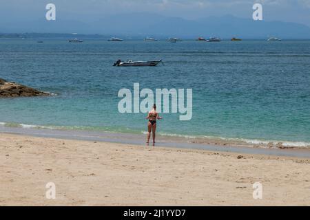 Blick auf den Strand im Norden von Sanur in Bali, Indonesien Stockfoto