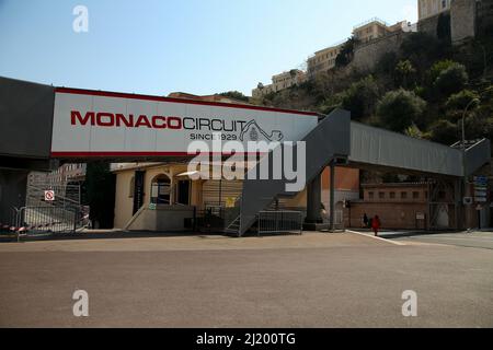 Monte Carlo, Monaco. 28. März 2022. Schild für Monte Carlo Grand Prix Formel 1 Rennen. Das Rennen findet am 29. Mai 2022 statt. (Foto von Dinendra Haria /SOPA Images/Sipa USA) Quelle: SIPA USA/Alamy Live News Stockfoto