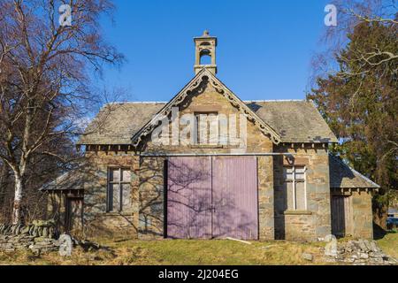 25.03.2022 Amulree, Perthshire, Schottland, Großbritannien. Stillstehende Scheune auf dem Rob Roy Way in der Nähe von Amulree in Perthshire Stockfoto