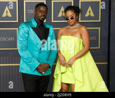 28. März 2022, Los Angeles, CA, USA: LOS ANGELES - 27. MÄRZ: Daniel Kaluuya, H.E.R. bei den Academy Awards 94. im Dolby Theater am 27. März 2022 in Los Angeles, CA (Bild: © Kay Blake/ZUMA Press Wire) Stockfoto