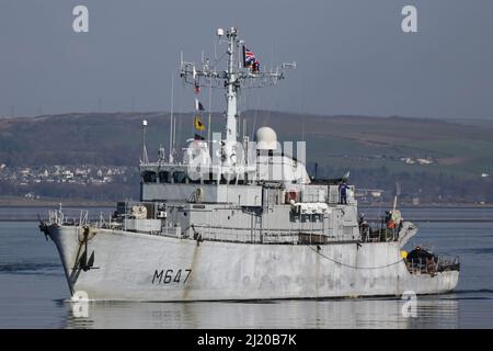 FS L'Aigle (M647), ein Minenjäger der Eridan-Klasse (Tripartite), der von der französischen Marine betrieben wird und Greenock am Firth of Clyde passiert. Das Schiff befand sich nach einem Hafenbesuch in der Stadt Glasgow auf ihrer Rückreise. Stockfoto