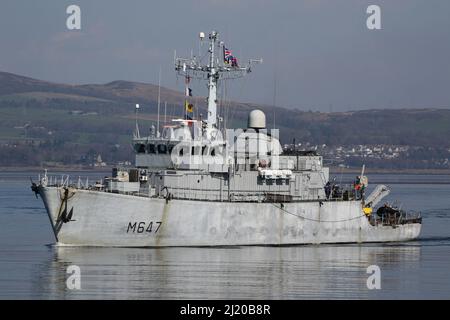 FS L'Aigle (M647), ein Minenjäger der Eridan-Klasse (Tripartite), der von der französischen Marine betrieben wird und Greenock am Firth of Clyde passiert. Das Schiff befand sich nach einem Hafenbesuch in der Stadt Glasgow auf ihrer Rückreise. Stockfoto