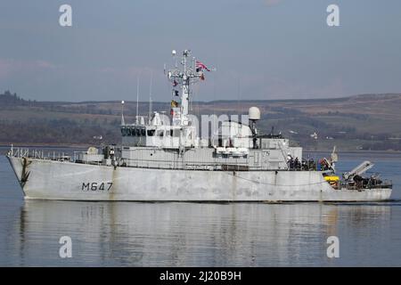 FS L'Aigle (M647), ein Minenjäger der Eridan-Klasse (Tripartite), der von der französischen Marine betrieben wird und Greenock am Firth of Clyde passiert. Das Schiff befand sich nach einem Hafenbesuch in der Stadt Glasgow auf ihrer Rückreise. Stockfoto