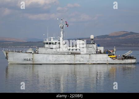 FS L'Aigle (M647), ein Minenjäger der Eridan-Klasse (Tripartite), der von der französischen Marine betrieben wird und Greenock am Firth of Clyde passiert. Das Schiff befand sich nach einem Hafenbesuch in der Stadt Glasgow auf ihrer Rückreise. Stockfoto