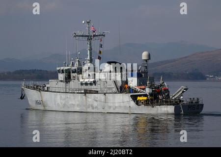 FS L'Aigle (M647), ein Minenjäger der Eridan-Klasse (Tripartite), der von der französischen Marine betrieben wird und Greenock am Firth of Clyde passiert. Das Schiff befand sich nach einem Hafenbesuch in der Stadt Glasgow auf ihrer Rückreise. Stockfoto