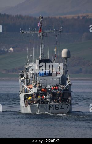 FS L'Aigle (M647), ein Minenjäger der Eridan-Klasse (Tripartite), der von der französischen Marine betrieben wird und Greenock am Firth of Clyde passiert. Das Schiff befand sich nach einem Hafenbesuch in der Stadt Glasgow auf ihrer Rückreise. Stockfoto