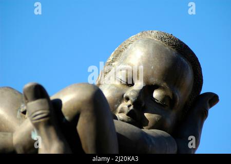 Die BEHOLD Statue im MLK Center for Non-Violance in Atlanta auf der Auburn Avenue Baby Feet Hände Finger Augen Geburt Geschenk Stockfoto