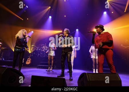 Paris, Frankreich. 26. März 2022. Sloane, Pedro Castano und Christiane Obydol führen die Tour 80s im Dome de Paris - Palais des Sports durch. Stockfoto