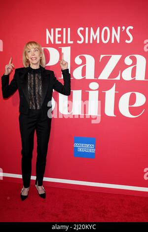 New York, NY, USA. 28. März 2022. Elaine Joyce nimmt an der PLAZA SUITE Opening Night am Broadway, Hudson Theatre, New York, NY, Teil 28. März 2022. Kredit: Kristin Callahan/Everett Collection/Alamy Live Nachrichten Stockfoto