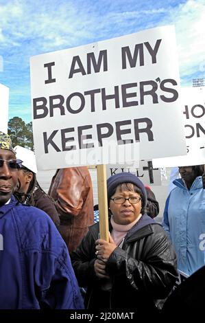 Demonstration über nicht benötigte und ungerechtfertigte Erschießungen der Polizei an Schwarzen in Georgia, No Jobs, No Peace, No Justice, in Columbus, Georgia, USA Stockfoto