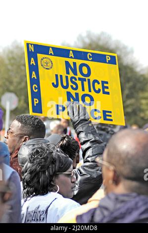 Demonstration über nicht benötigte und ungerechtfertigte Erschießungen der Polizei an Schwarzen in Georgia, No Jobs, No Peace, No Justice, in Columbus, Georgia, USA Stockfoto