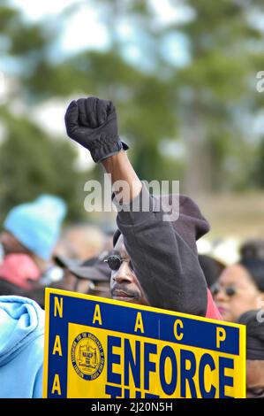 Afro-Demonstration über Polizeimorde an Schwarzen in Georgien, Keine Arbeitsplätze, kein Frieden, keine Gerechtigkeit, Columbus GA USA NAACP SCLC Stockfoto