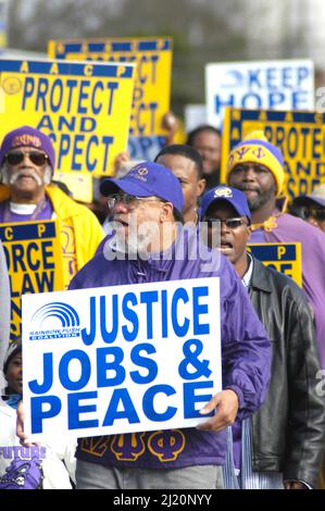 Demonstration über nicht benötigte und ungerechtfertigte Erschießungen der Polizei an Schwarzen in Georgia, No Jobs, No Peace, No Justice, in Columbus, Georgia, USA Stockfoto