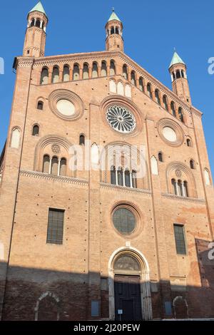 Seiteneingang der Kathedrale von Cremona oder der Kathedrale von Santa Maria Assunta, Lombardei, Italien. Stockfoto