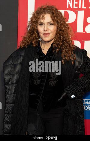New York, NY - 28. März 2022: Bernadette Peters nimmt an der Eröffnungsnacht zur Wiederbelebung der Plaza Suite von Neil Simon im Hudson Theatre Teil Stockfoto