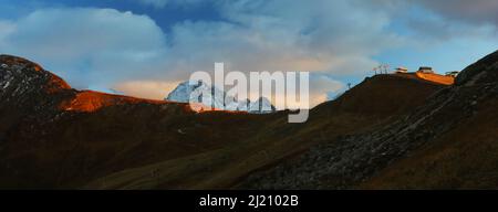 Südtirol Marmolata, Marmolada, Dolomiten, Panorama mit atemberaubender Wolkenstimmung und dramatischer Lichtstimmung in den Dolomiten in Italien Stockfoto