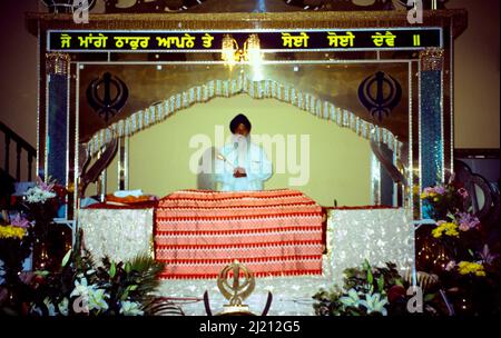 Central Gurdwara London Priest & Guru Granth Chauri Stockfoto