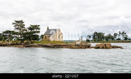 Boedic Insel, mit der Kapelle, im Golf von Morbihan, an der Küste Stockfoto