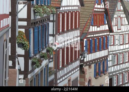 Fachwerkhäuser an der Schlossbergstraße in Schiltach, Baden-Württemberg, Deutschland Stockfoto