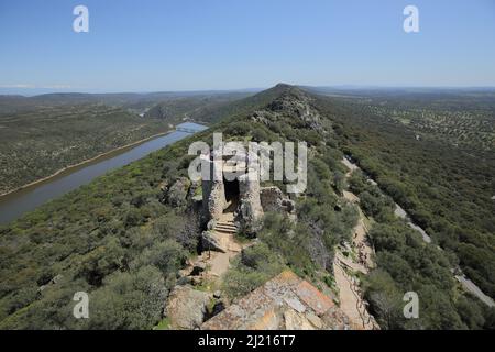 Blick vom Castillo de Monfragüe auf den Rio Tajo, Extremadura Stockfoto