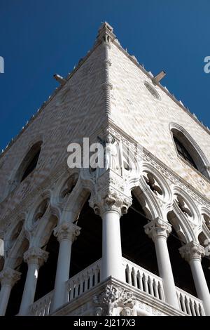 Kunstvolle Steinfassade des Herzogspalastes San Marco Venedig Italien Stockfoto