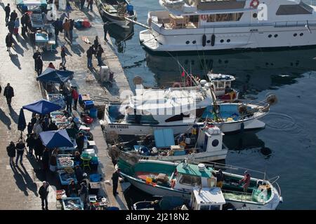 Marseille : Fischmarkt am Vieux Port Stockfoto