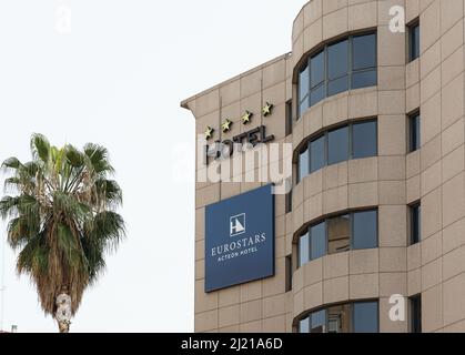 VALENCIA, SPANIEN - 28. MÄRZ 2022: Eurostars Hotels ist eine Hotelkette mit Sitz in Barcelona, Spanien, im Besitz der Hotusa Group Stockfoto